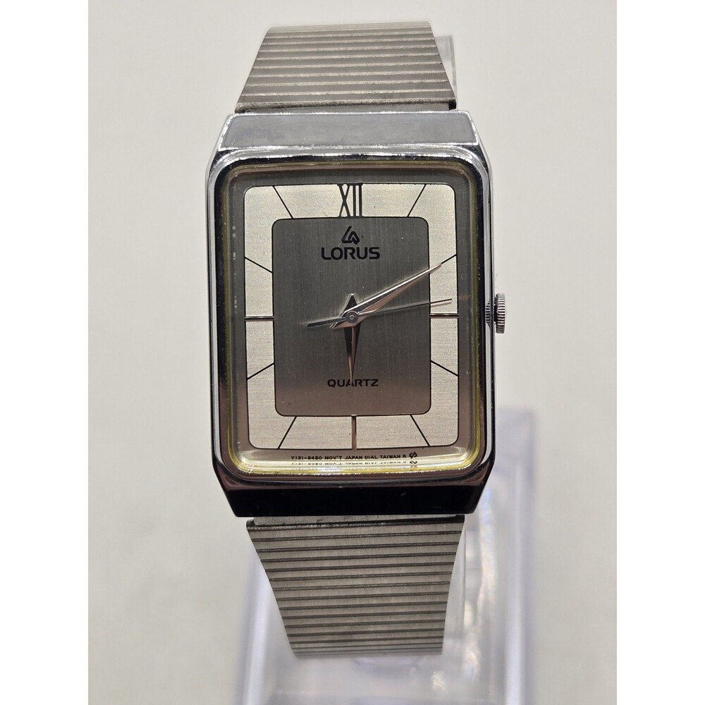 Vintage LORUS Watch Y131-5230 Silver Tone Stainless Steel 25mm Watch. New Batt